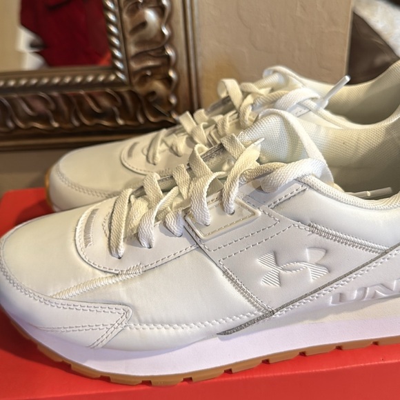 Under Armour Women’s Essential Runner White Sneakers size 9 - Picture 4 of 14